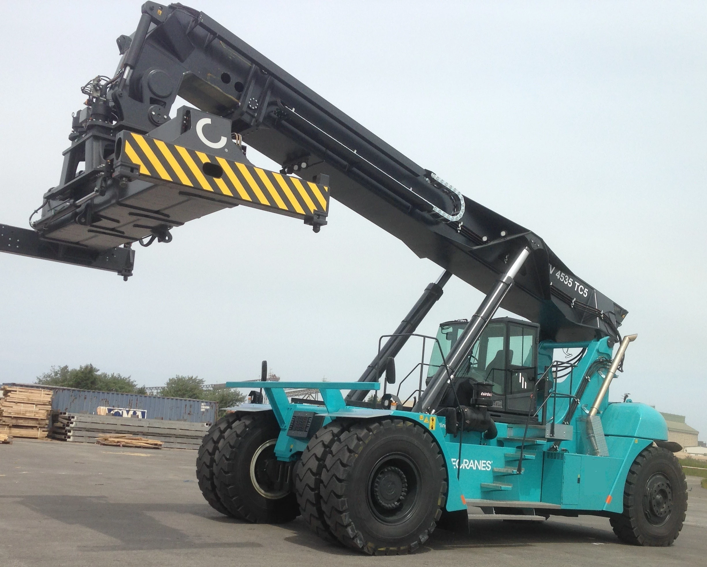 Camion ENGIK sur le terrain